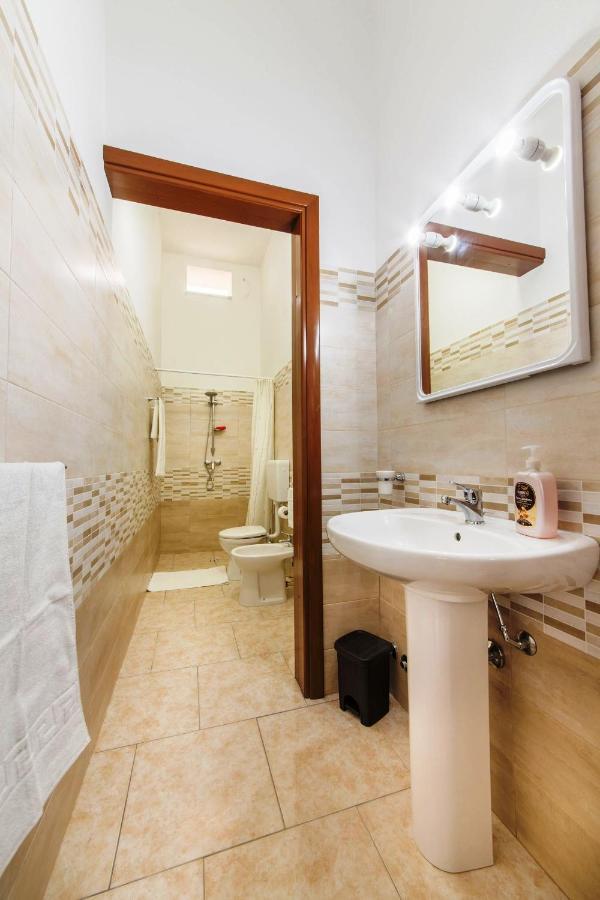 Villa Silvia Luxury Residence ตาเวียโน ภายนอก รูปภาพ